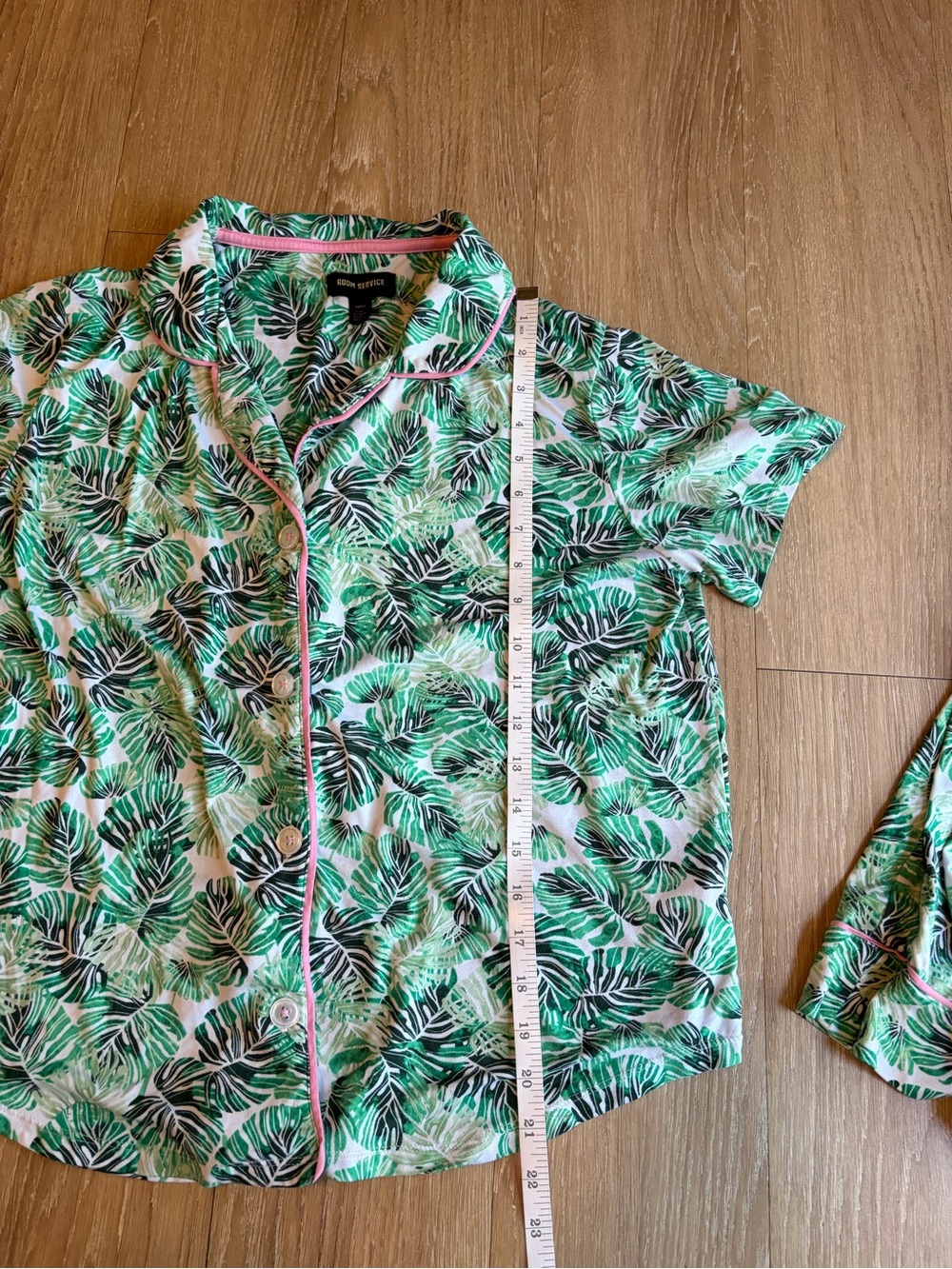 Tropical Green Leaf-Print Short-Sleeve & Capris Pajama Set - Picture 14 of 16